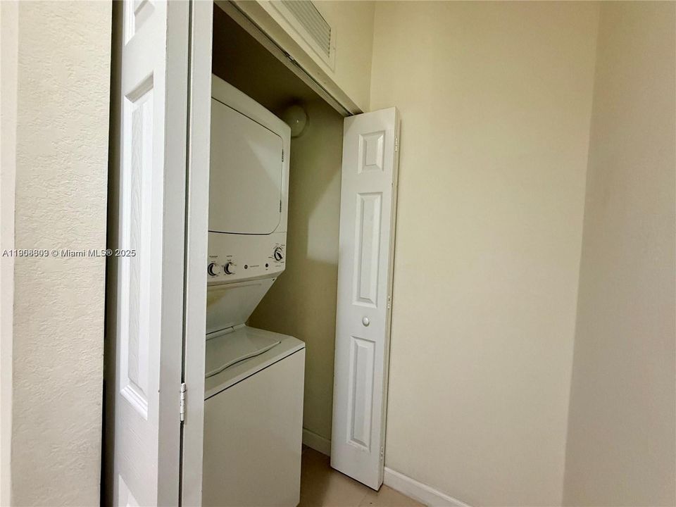 For Rent: $1,999 (2 beds, 1 baths, 620 Square Feet)