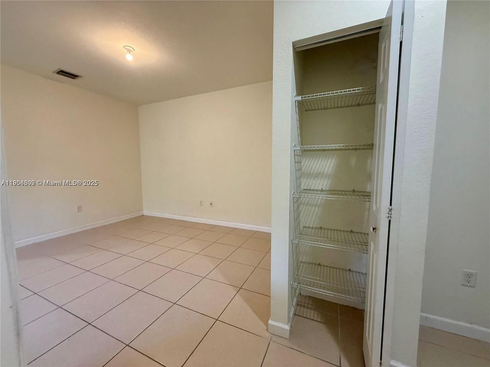 For Rent: $1,999 (2 beds, 1 baths, 620 Square Feet)
