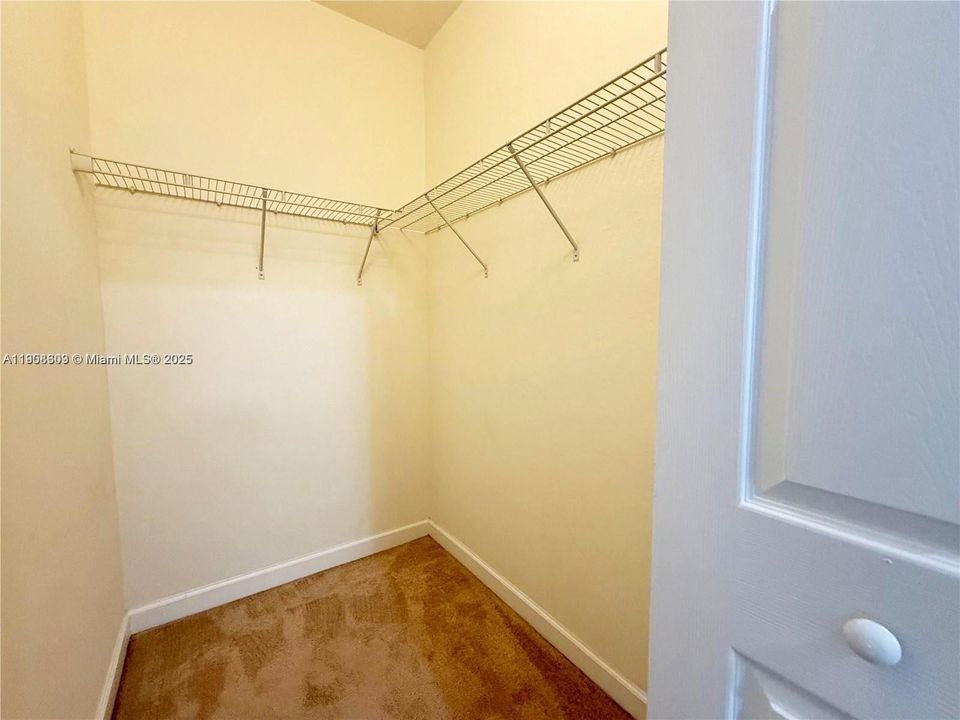 For Rent: $1,999 (2 beds, 1 baths, 620 Square Feet)