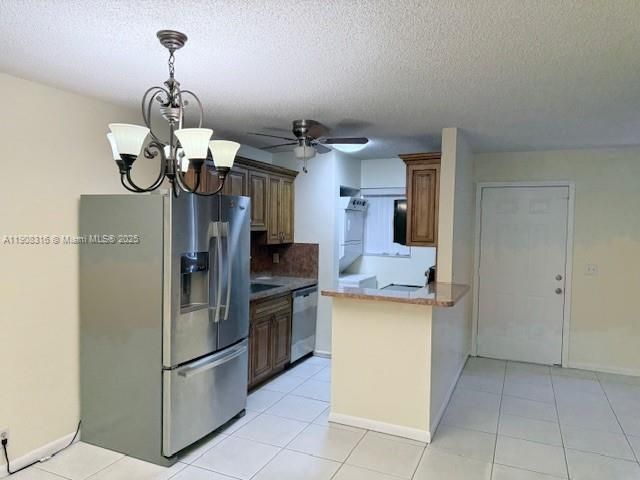 For Sale: $235,000 (2 beds, 2 baths, 887 Square Feet)