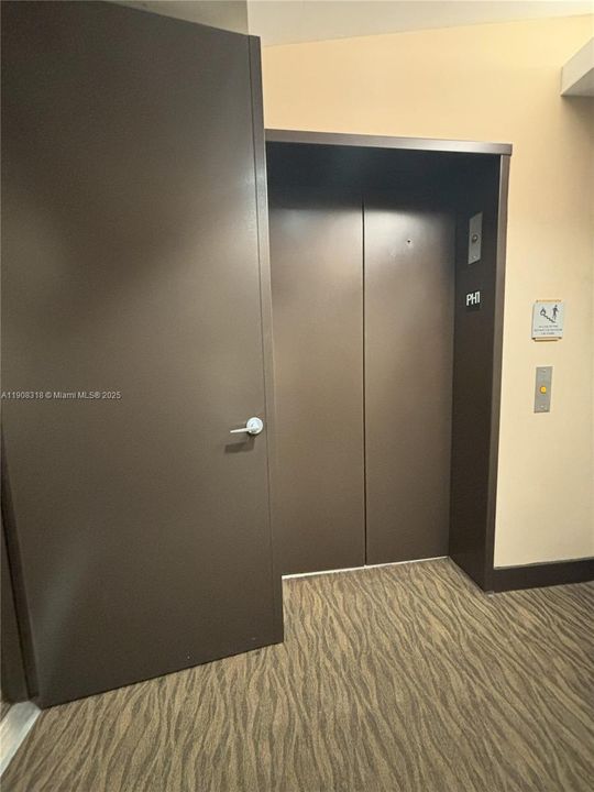 На продажу: $1,245,000 (3 спален, 3 ванн, 1800 Квадратных фут)