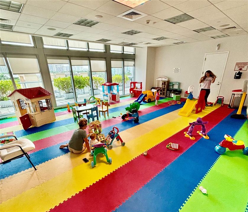 На продажу: $1,245,000 (3 спален, 3 ванн, 1800 Квадратных фут)