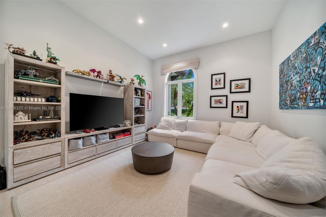 На продажу: $11,800,000 (6 спален, 7 ванн, 6851 Квадратных фут)