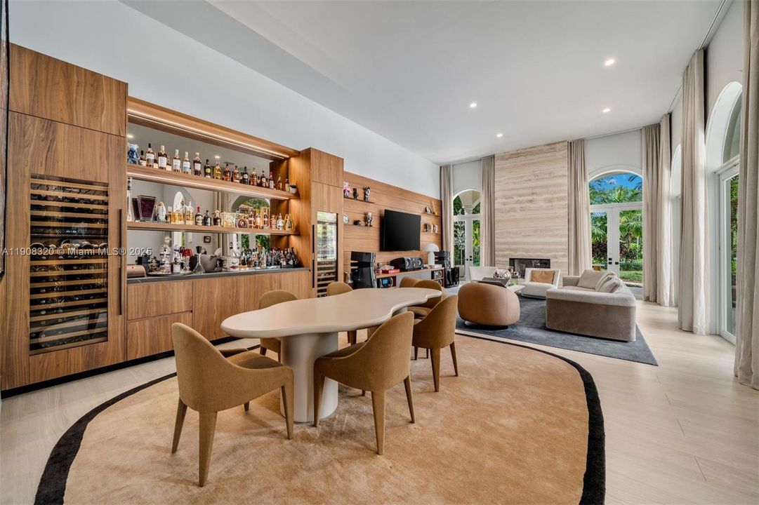 На продажу: $11,800,000 (6 спален, 7 ванн, 6851 Квадратных фут)