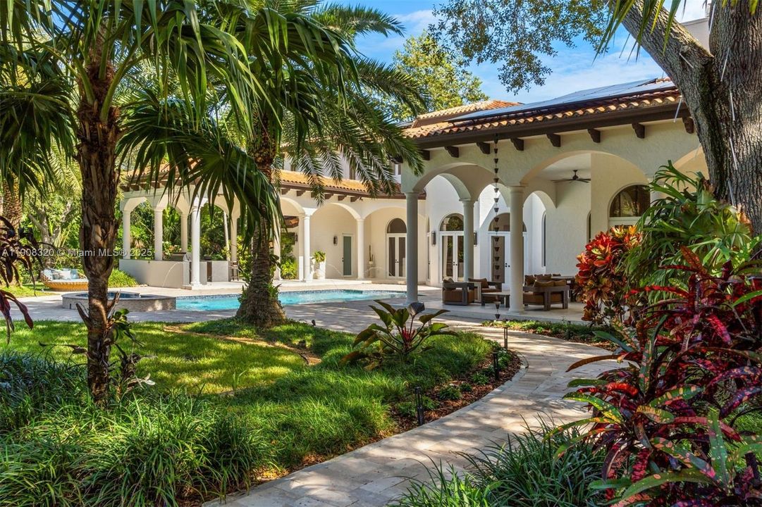 На продажу: $11,800,000 (6 спален, 7 ванн, 6851 Квадратных фут)