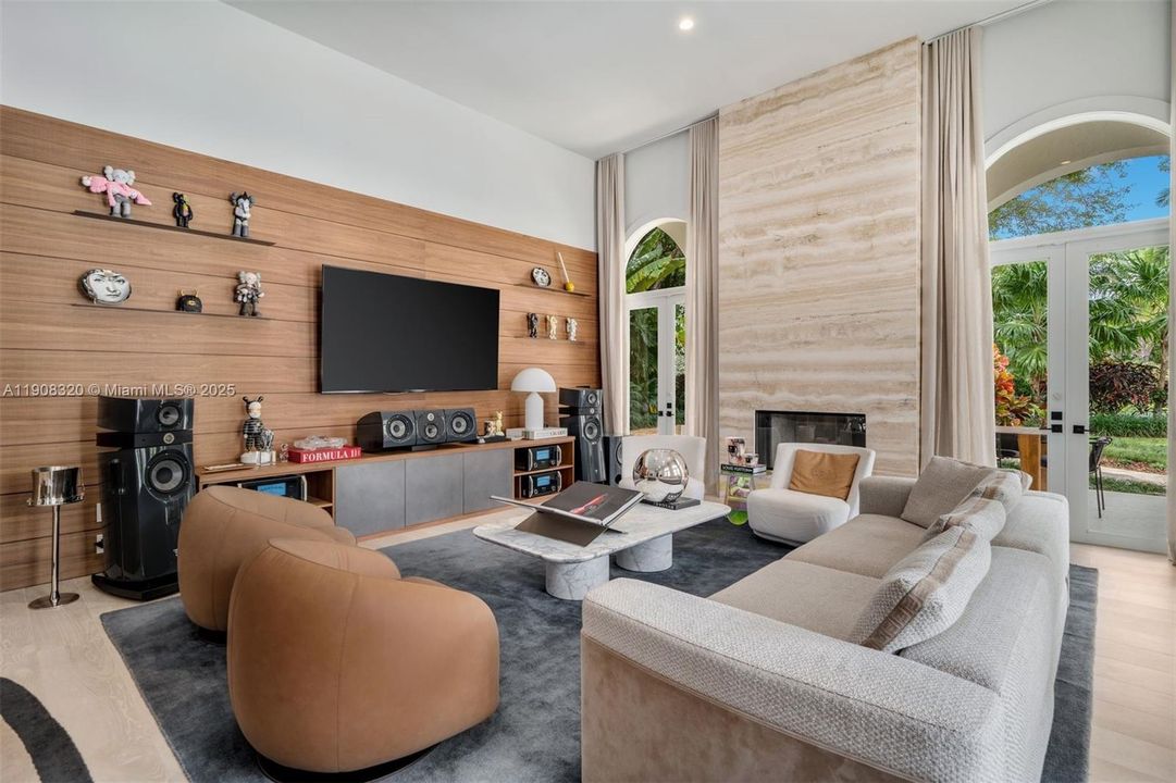 На продажу: $11,800,000 (6 спален, 7 ванн, 6851 Квадратных фут)