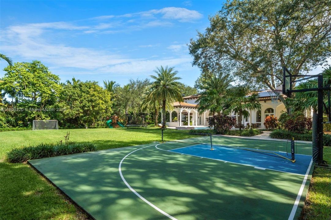 На продажу: $11,800,000 (6 спален, 7 ванн, 6851 Квадратных фут)