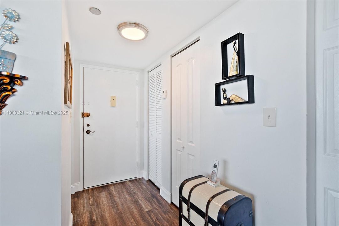 For Sale: $219,900 (2 beds, 2 baths, 1120 Square Feet)