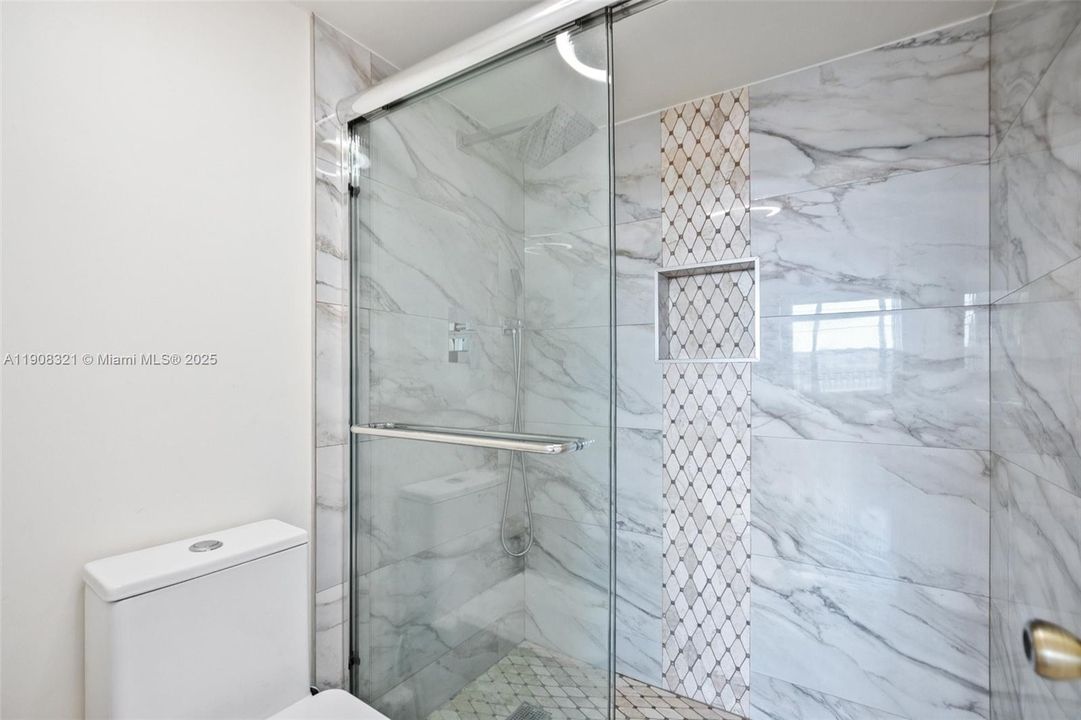 For Sale: $219,900 (2 beds, 2 baths, 1120 Square Feet)