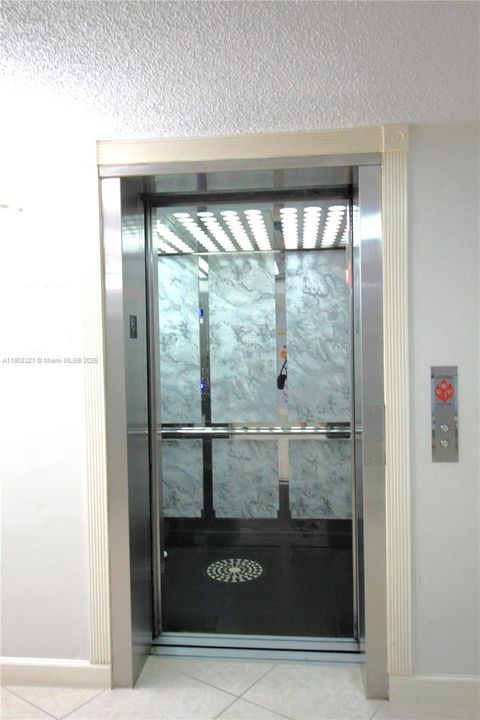 For Sale: $219,900 (2 beds, 2 baths, 1120 Square Feet)