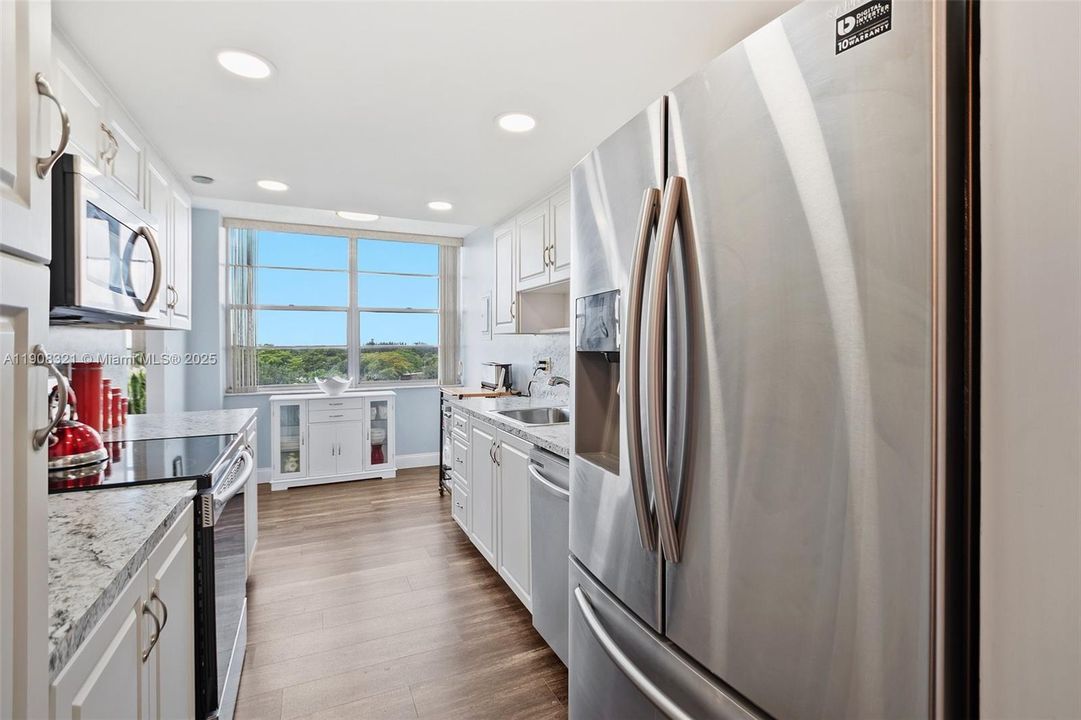 For Sale: $219,900 (2 beds, 2 baths, 1120 Square Feet)