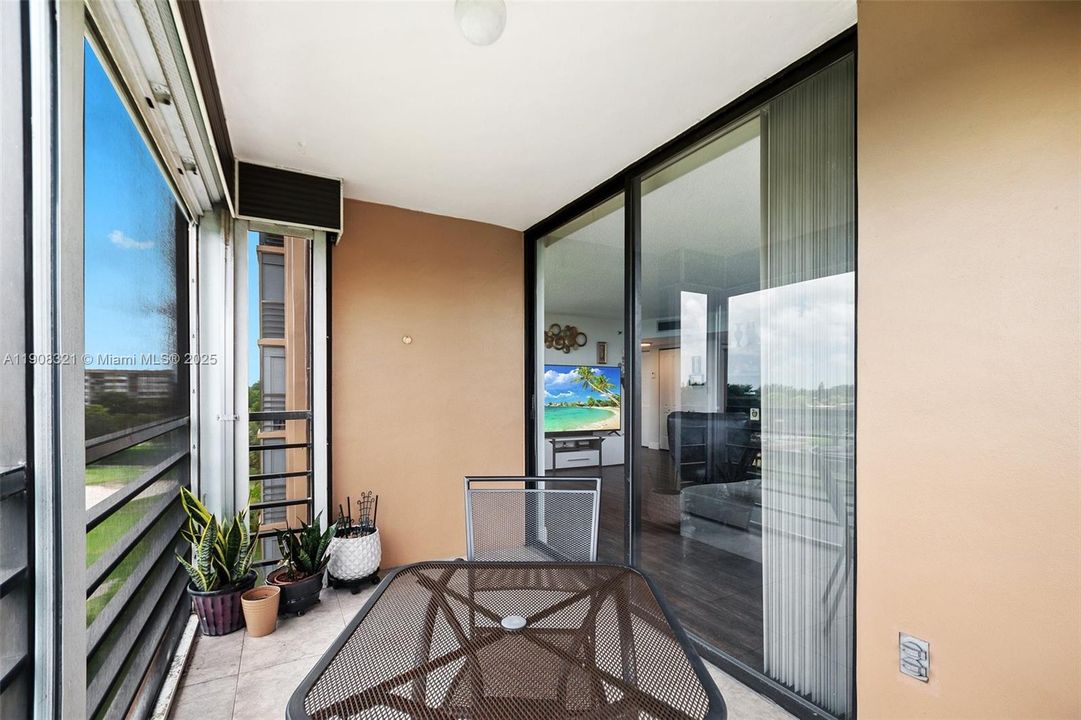 For Sale: $219,900 (2 beds, 2 baths, 1120 Square Feet)