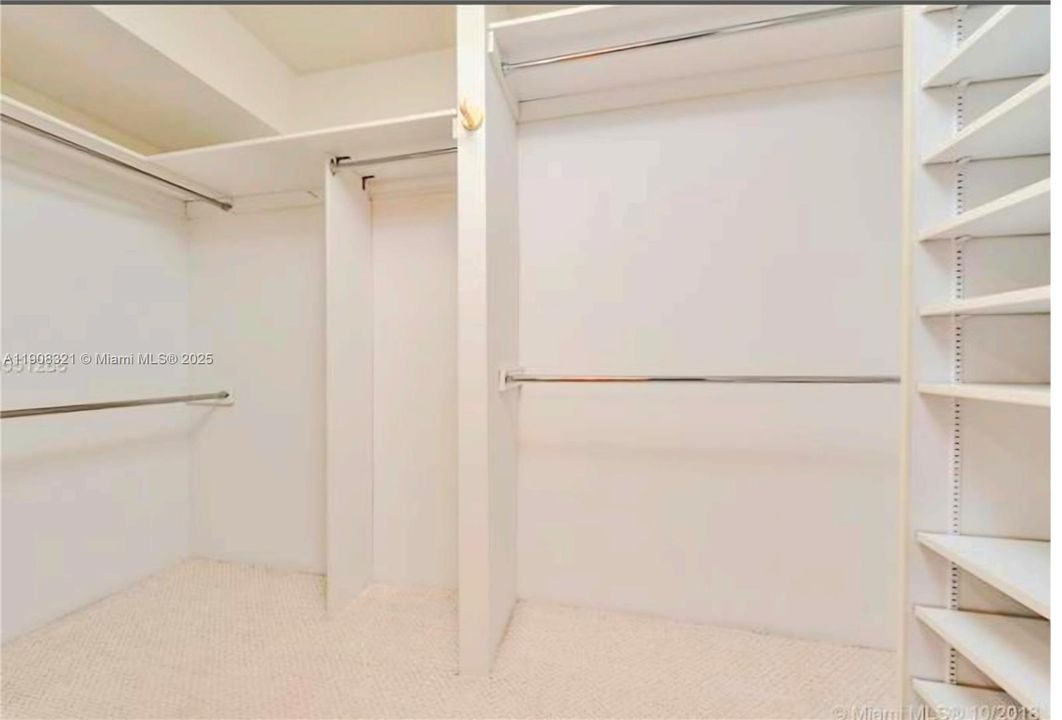 For Sale: $219,900 (2 beds, 2 baths, 1120 Square Feet)