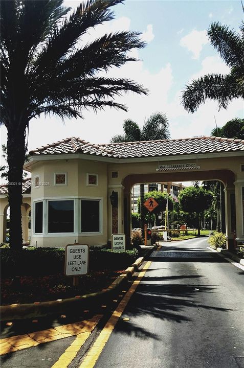 For Sale: $219,900 (2 beds, 2 baths, 1120 Square Feet)