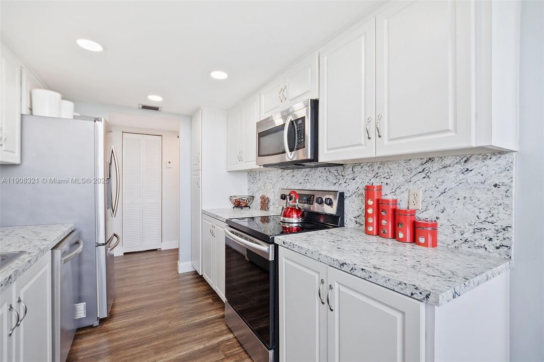 For Sale: $219,900 (2 beds, 2 baths, 1120 Square Feet)