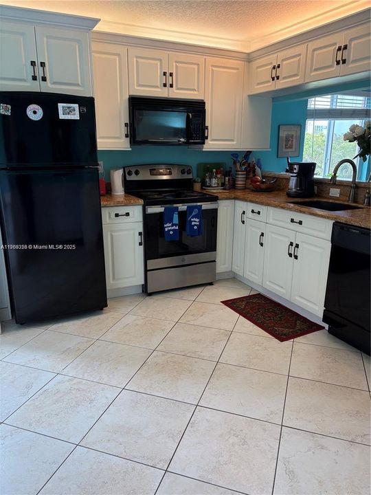 Active With Contract: $615,000 (2 beds, 2 baths, 1250 Square Feet)