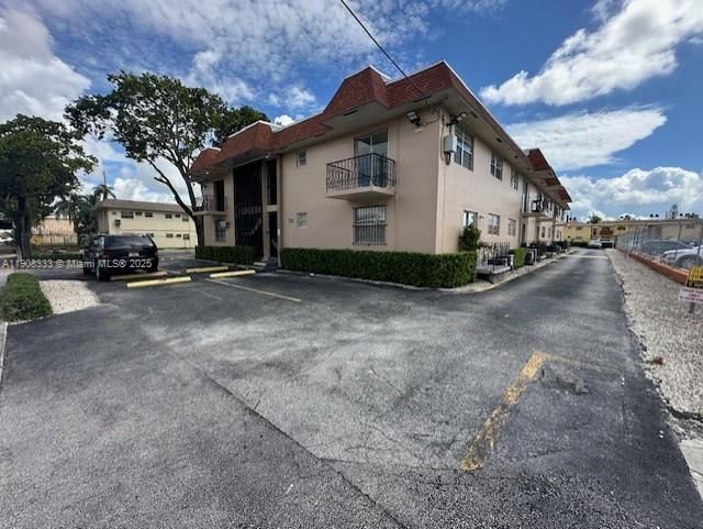 For Rent: $1,745 (1 beds, 1 baths, 720 Square Feet)