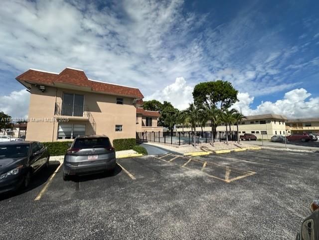 For Rent: $1,745 (1 beds, 1 baths, 720 Square Feet)