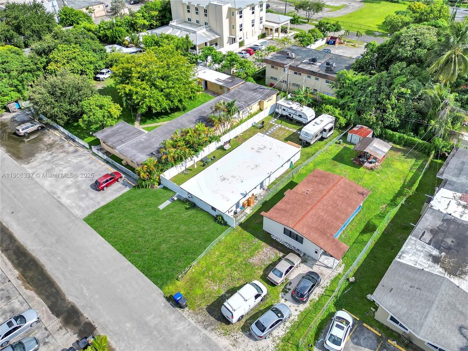 For Rent: $1,350 (1 beds, 1 baths, 1392 Square Feet)