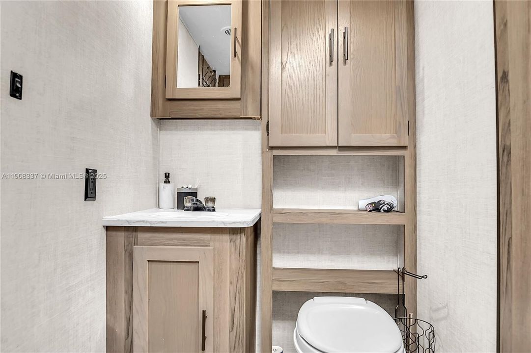 For Rent: $1,350 (1 beds, 1 baths, 1392 Square Feet)