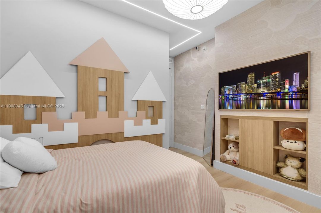 For Rent: $12,000 (5 beds, 5 baths, 3113 Square Feet)