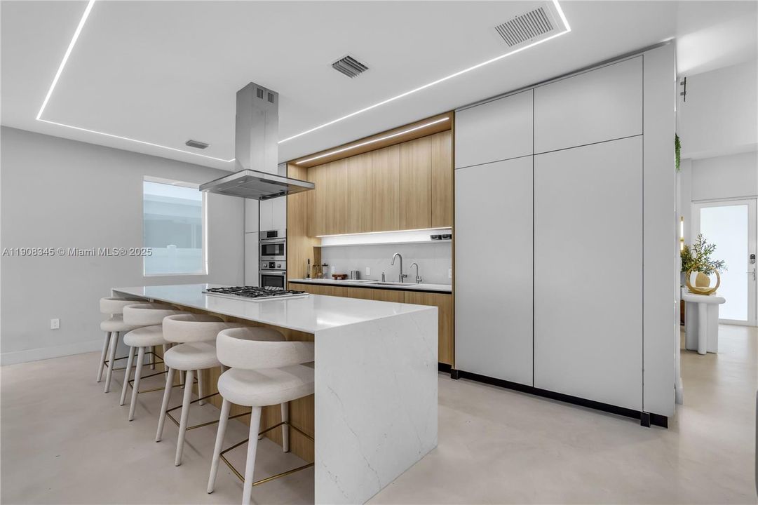 For Rent: $12,000 (5 beds, 5 baths, 3113 Square Feet)