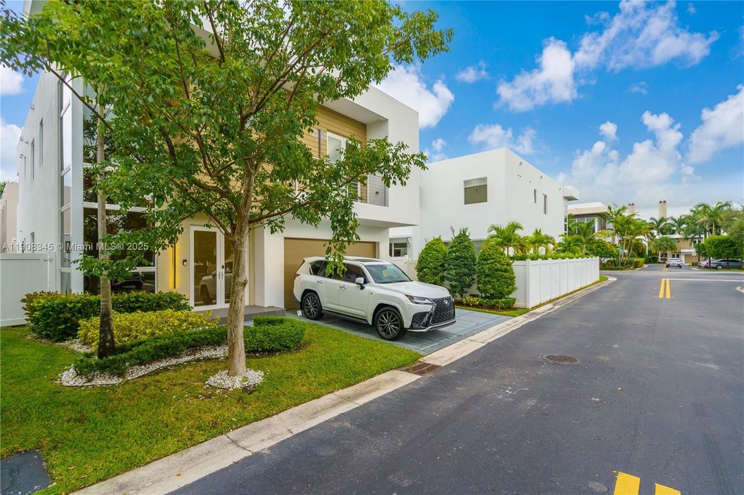 For Rent: $12,000 (5 beds, 5 baths, 3113 Square Feet)