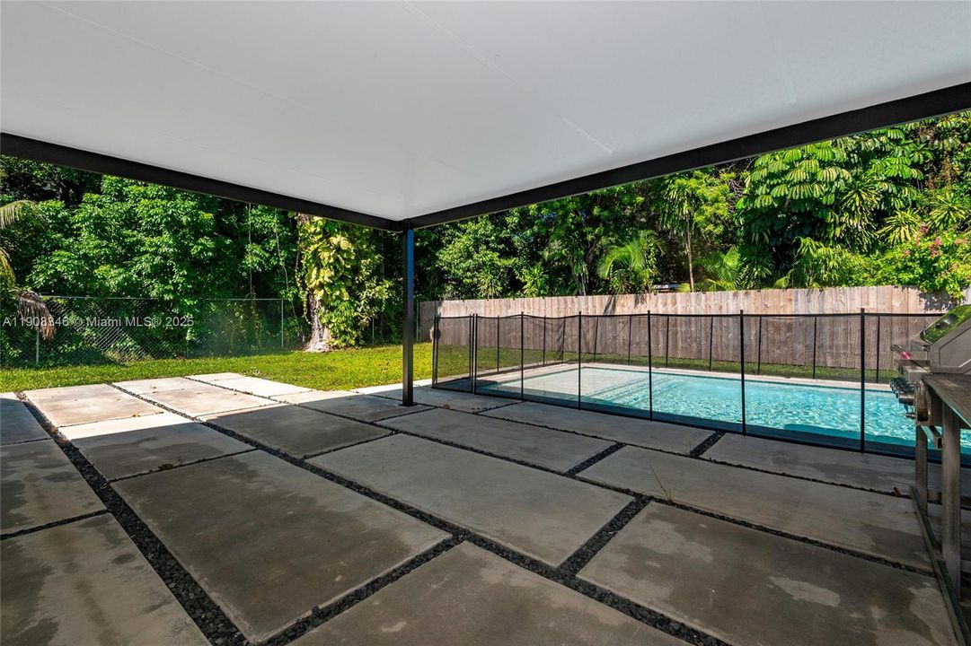 En Venta: $1,549,900 (5 camas, 3 baños, 2237 Pies cuadrados)