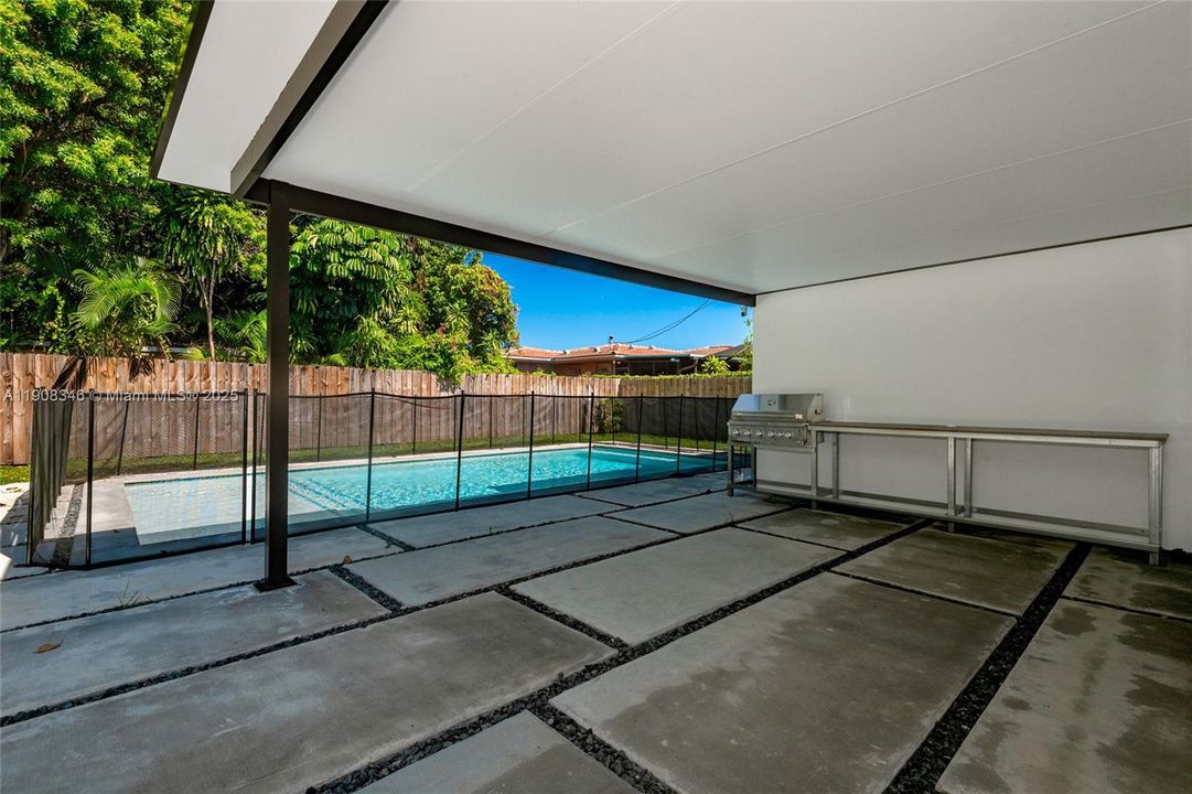 En Venta: $1,549,900 (5 camas, 3 baños, 2237 Pies cuadrados)