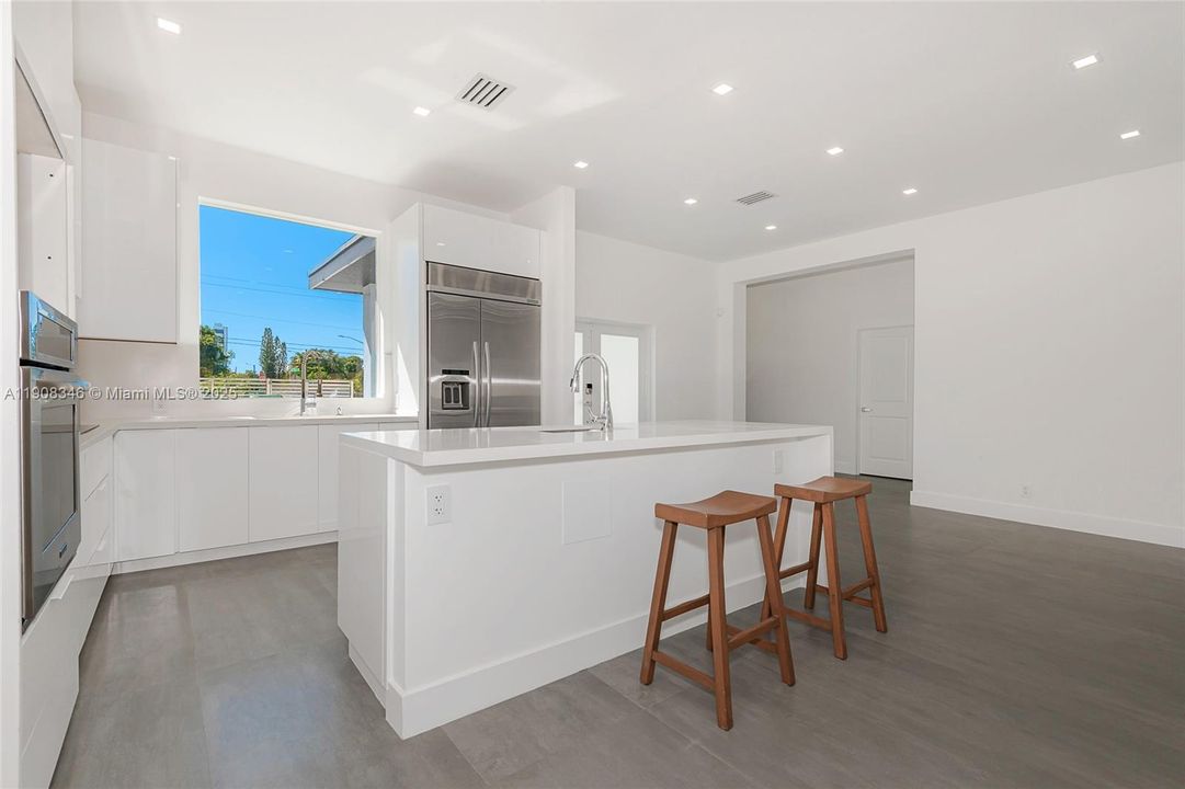 En Venta: $1,549,900 (5 camas, 3 baños, 2237 Pies cuadrados)