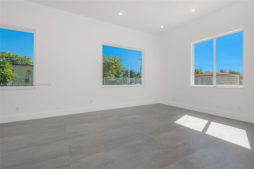 En Venta: $1,549,900 (5 camas, 3 baños, 2237 Pies cuadrados)