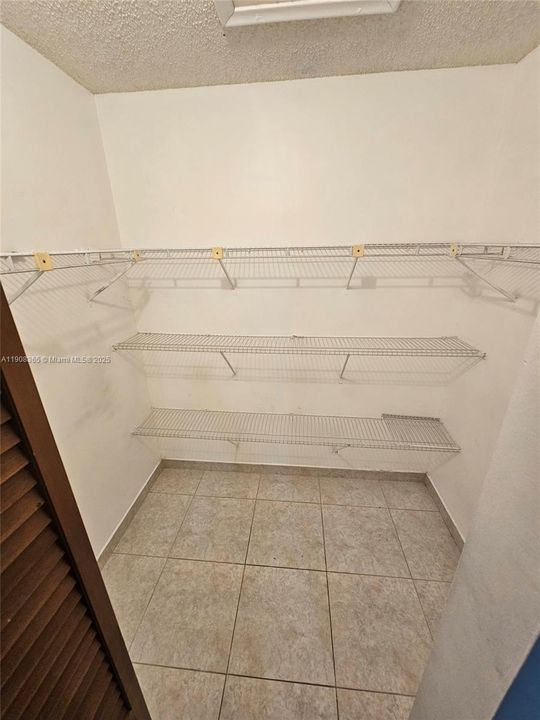 合同活跃: $2,450 (2 贝兹, 2 浴室, 982 平方英尺)