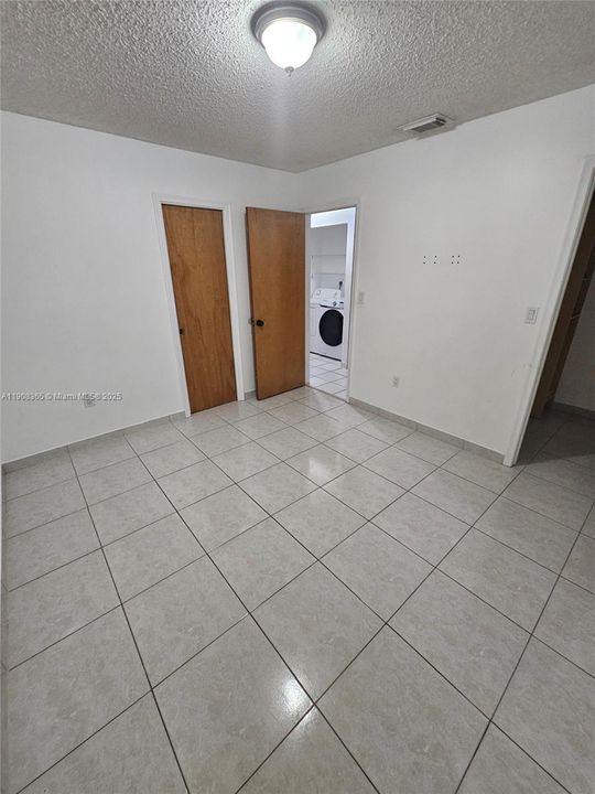 合同活跃: $2,450 (2 贝兹, 2 浴室, 982 平方英尺)