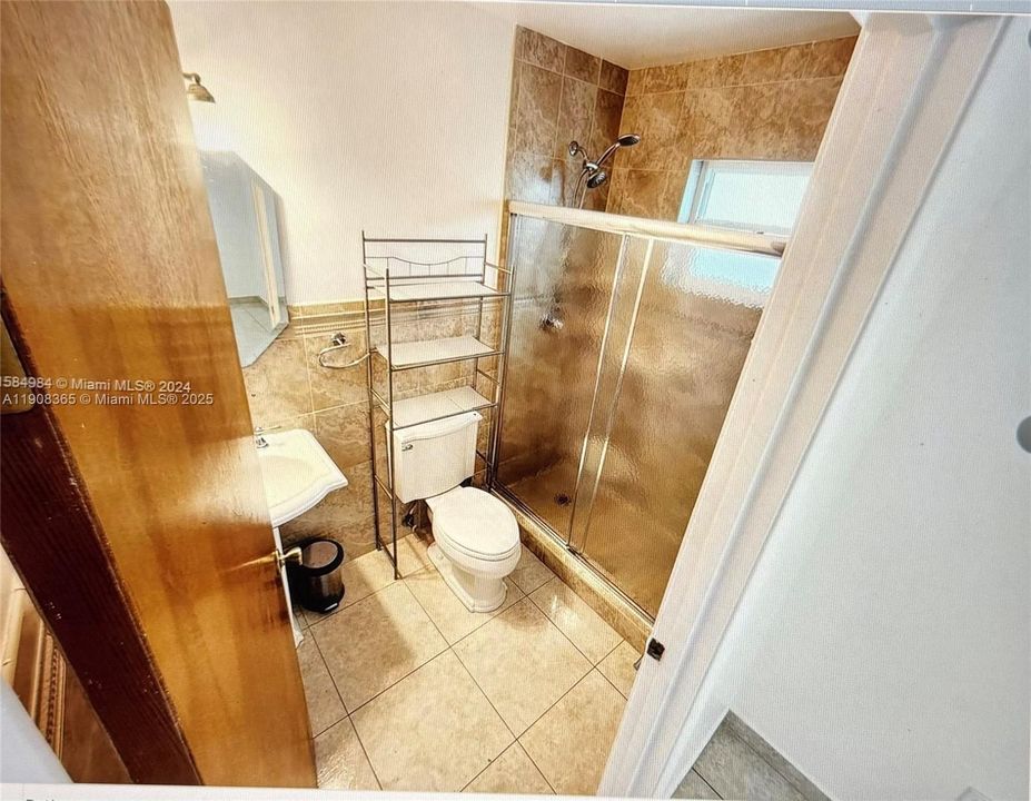 合同活跃: $2,450 (2 贝兹, 2 浴室, 982 平方英尺)