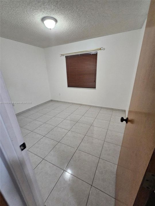 合同活跃: $2,450 (2 贝兹, 2 浴室, 982 平方英尺)