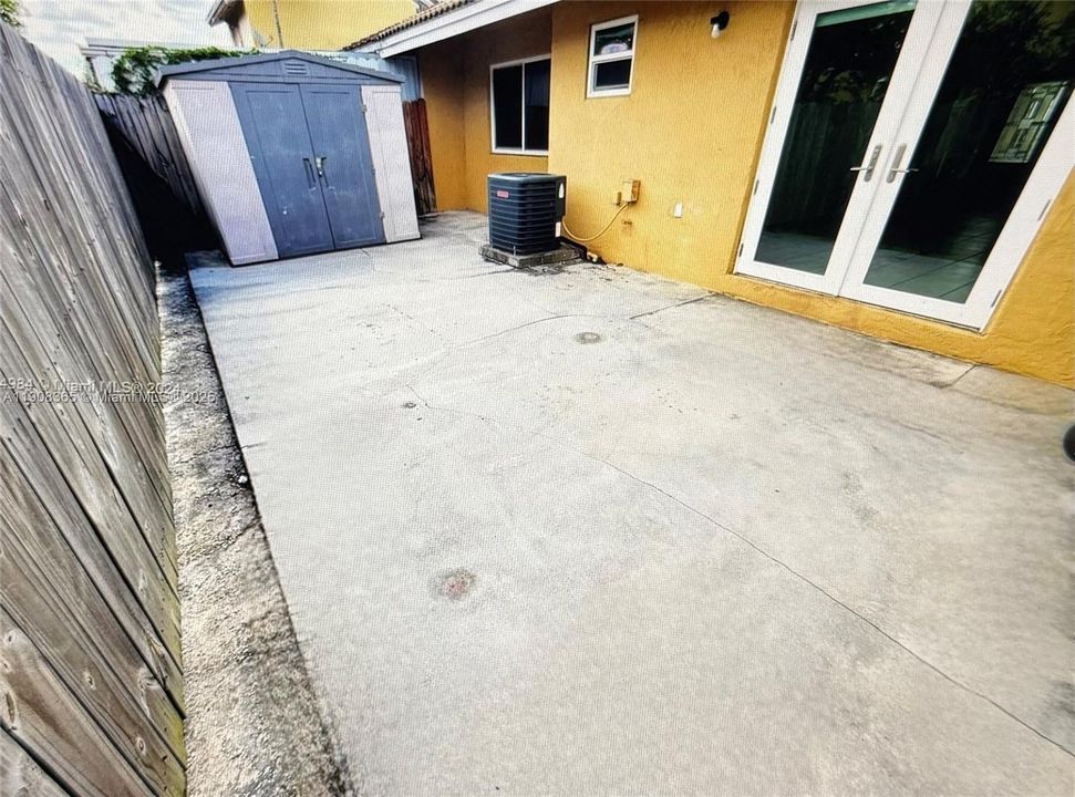 合同活跃: $2,450 (2 贝兹, 2 浴室, 982 平方英尺)