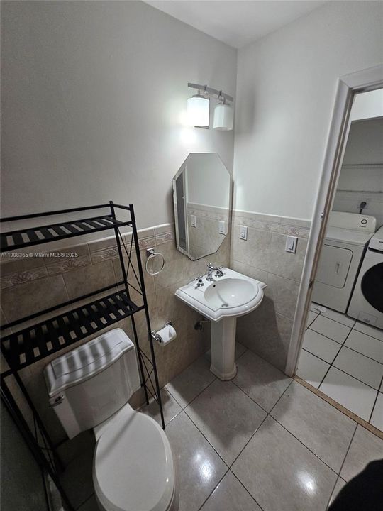 合同活跃: $2,450 (2 贝兹, 2 浴室, 982 平方英尺)