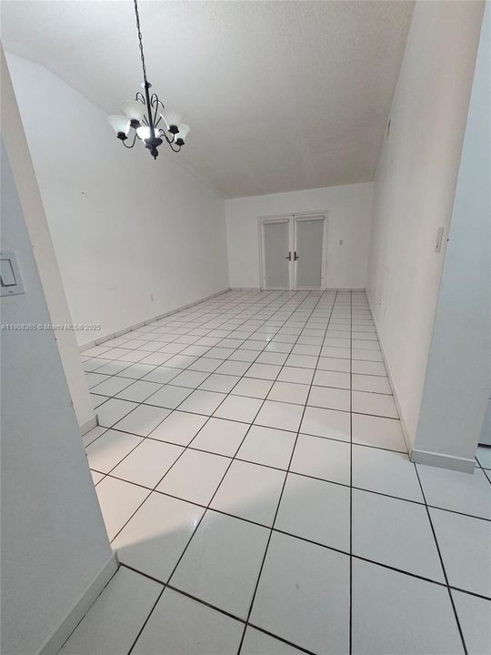 合同活跃: $2,450 (2 贝兹, 2 浴室, 982 平方英尺)