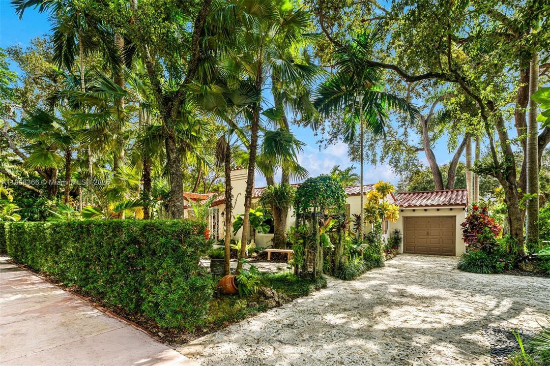 待售: $2,250,000 (3 贝兹, 2 浴室, 2526 平方英尺)