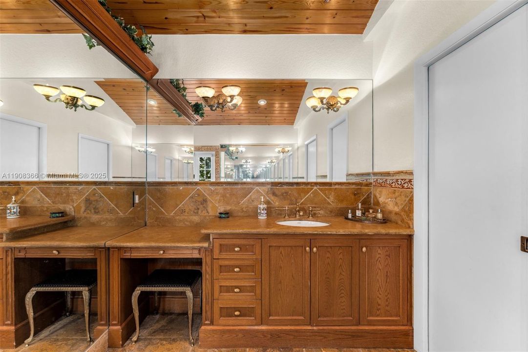 待售: $2,250,000 (3 贝兹, 2 浴室, 2526 平方英尺)