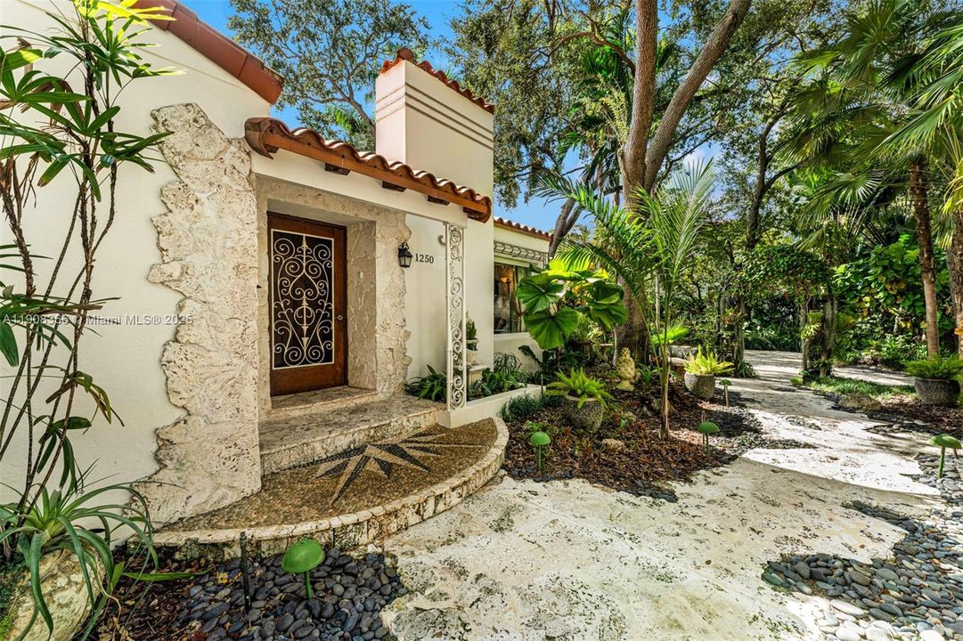 待售: $2,250,000 (3 贝兹, 2 浴室, 2526 平方英尺)