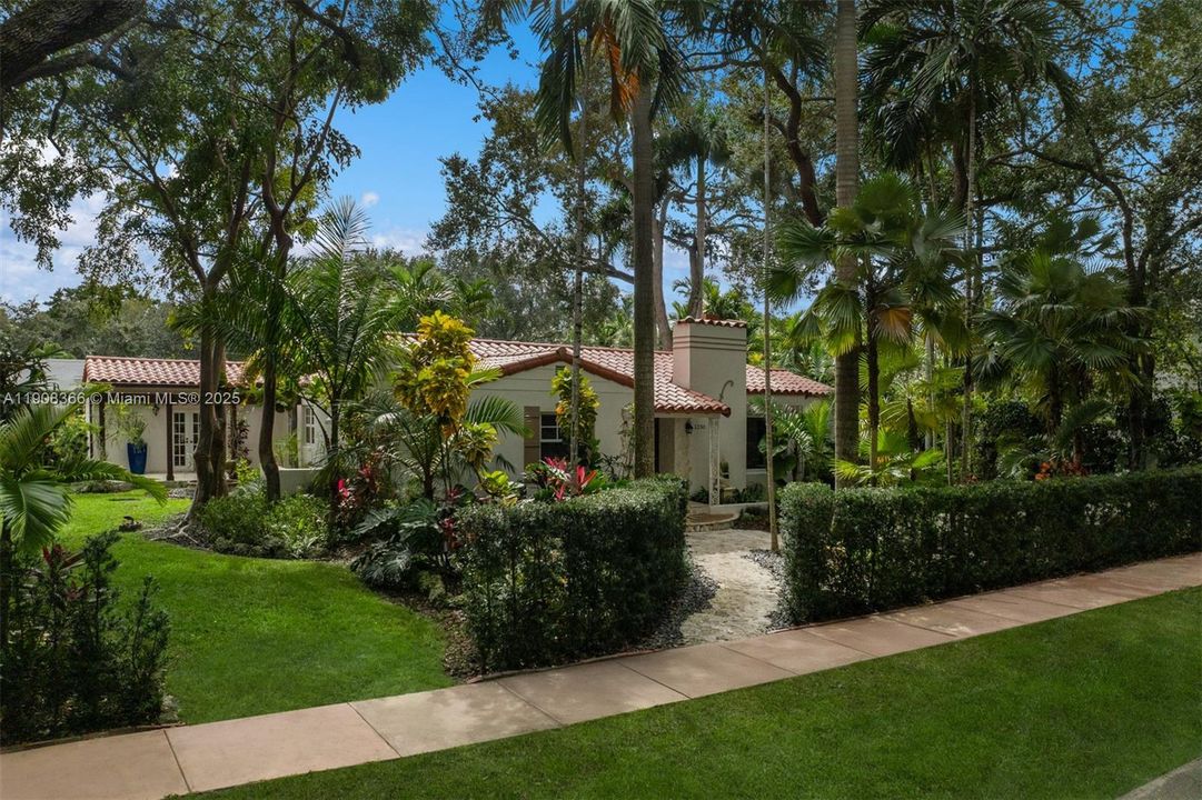 待售: $2,250,000 (3 贝兹, 2 浴室, 2526 平方英尺)