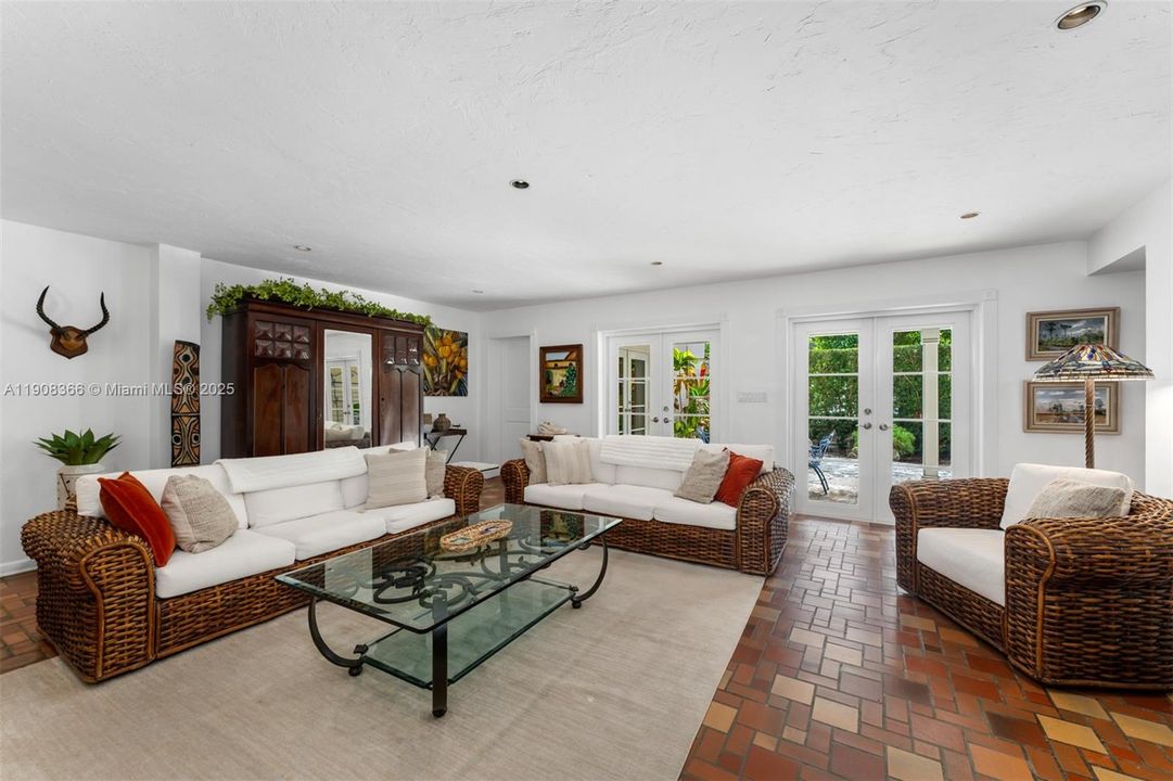 待售: $2,250,000 (3 贝兹, 2 浴室, 2526 平方英尺)