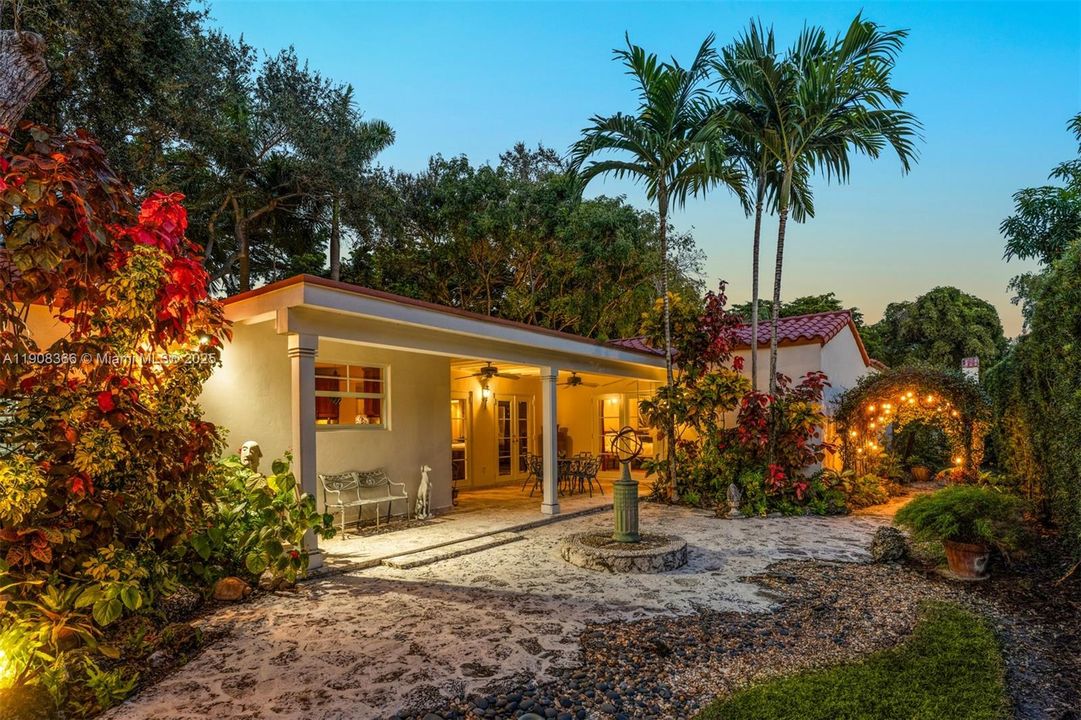 待售: $2,250,000 (3 贝兹, 2 浴室, 2526 平方英尺)