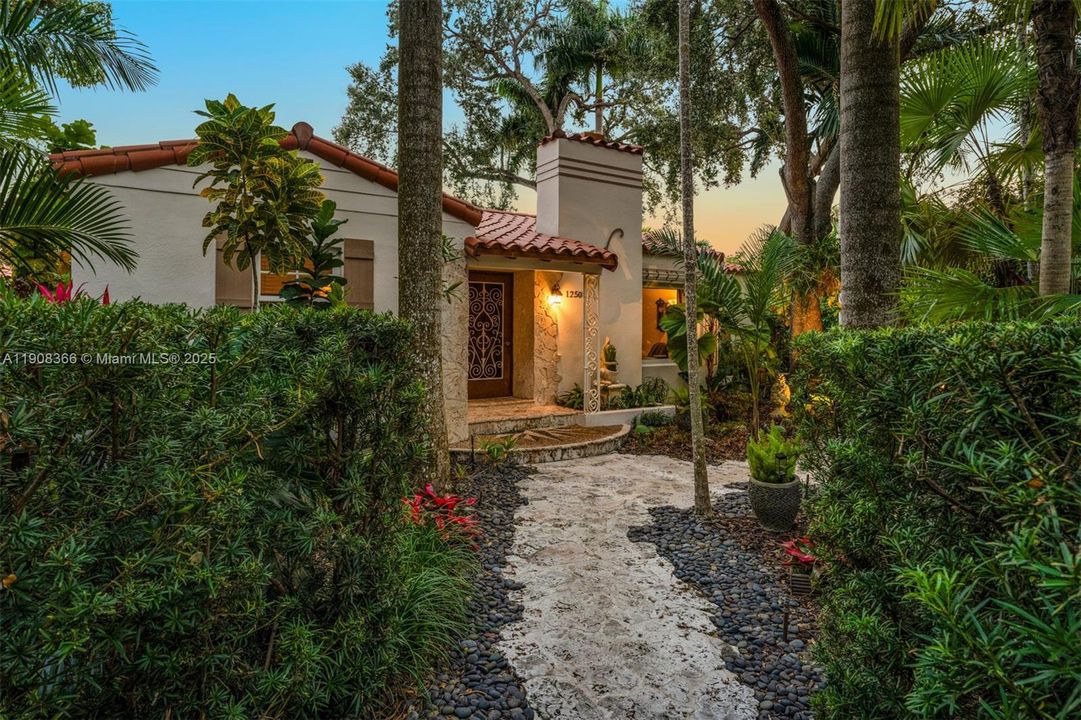 待售: $2,250,000 (3 贝兹, 2 浴室, 2526 平方英尺)