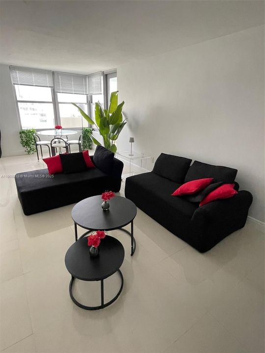 合同活跃: $2,500 (0 贝兹, 1 浴室, 600 平方英尺)