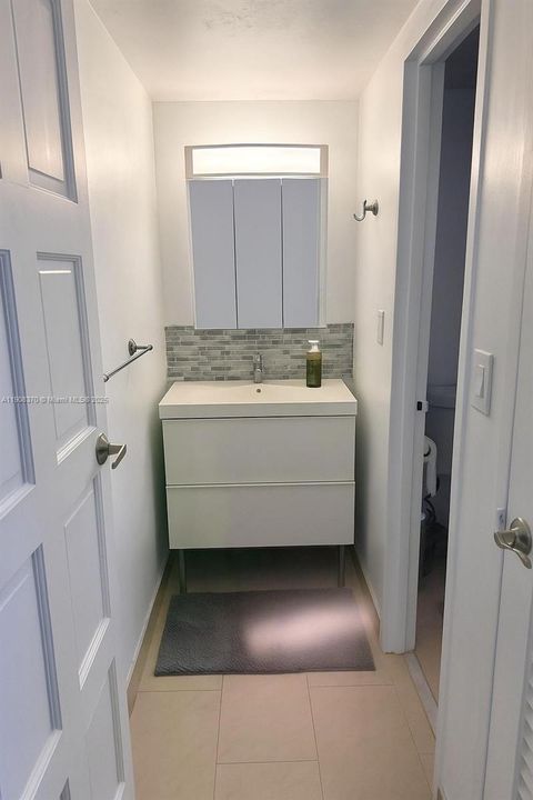 合同活跃: $2,500 (0 贝兹, 1 浴室, 600 平方英尺)