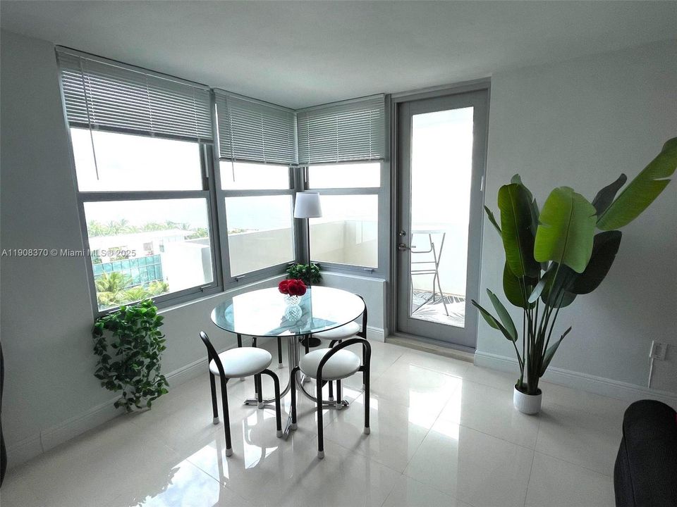 合同活跃: $2,500 (0 贝兹, 1 浴室, 600 平方英尺)