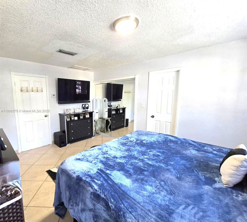 For Sale: $1,100,000 (0 beds, 0 baths, 2410 Square Feet)
