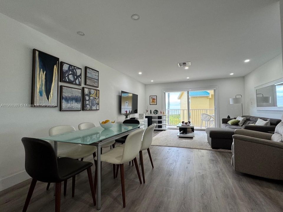 For Rent: $4,300 (2 beds, 2 baths, 1186 Square Feet)